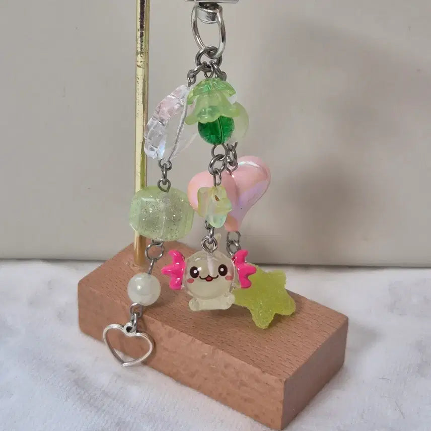 [BUNJANG] Glow-in-the-Dark Axolotl Beaded Keyring / 야광우파루파 키링 비즈키링