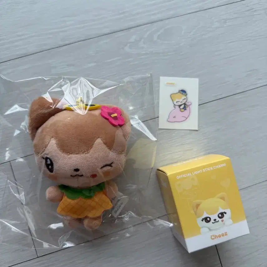 [BUNJANG] MINIVER Cheese Liz Tanning Keyring, Lightstick Charm, Sticker Pack / 아이브 팝업 미니브  치즈 리즈 태닝키링 응원봉참 띠부실