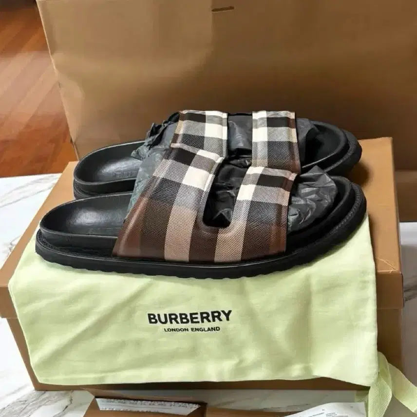 [BUNJANG] Burberry London Check Slides Size 42 / 버버리 체크 슬라이드 42사이즈