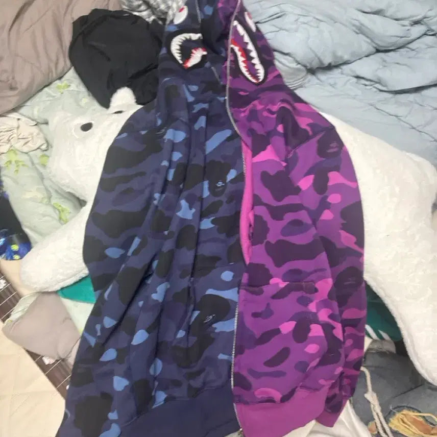 [BUNJANG] BAPE Color Block Shark Hoodie / 베이프 반반샤크 후드