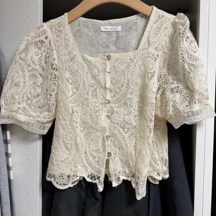 [BUNJANG] Lace Blouse with Puff Sleeves / 레이스 블라우스