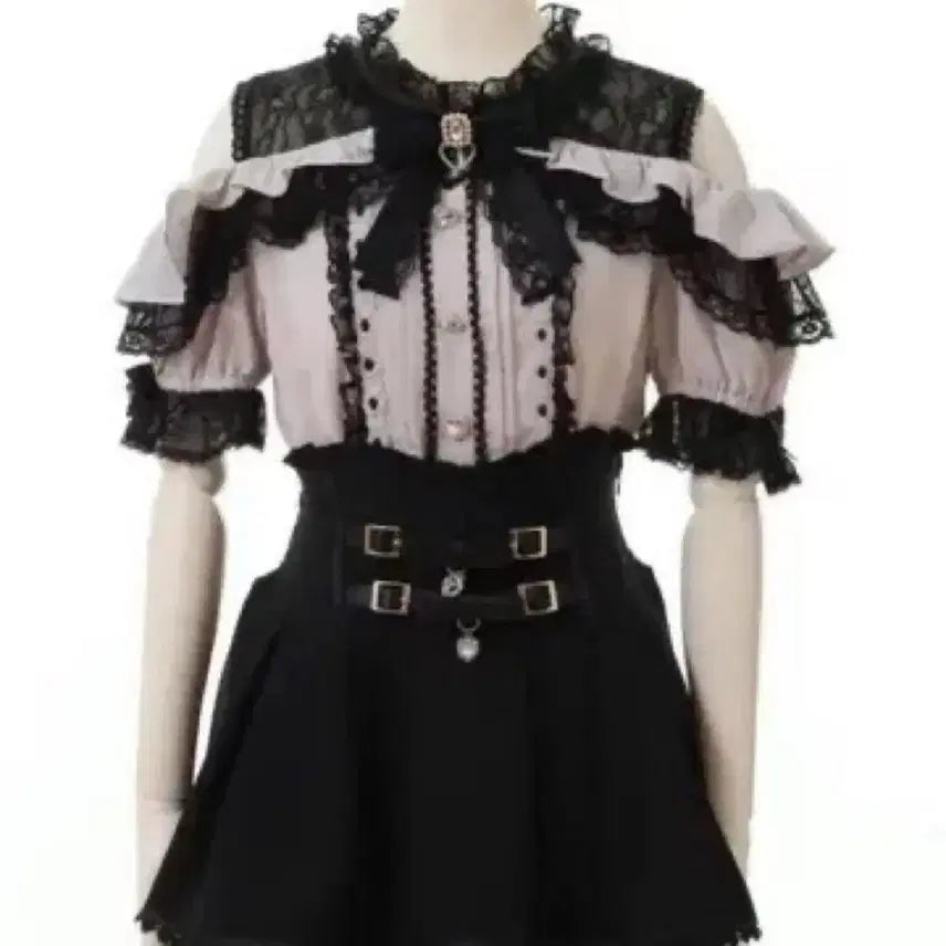 [BUNJANG] LIZ LISA Off-Shoulder Short-Sleeve Blouse / 리즈리사 오프숄더 반팔 블라우스 양도