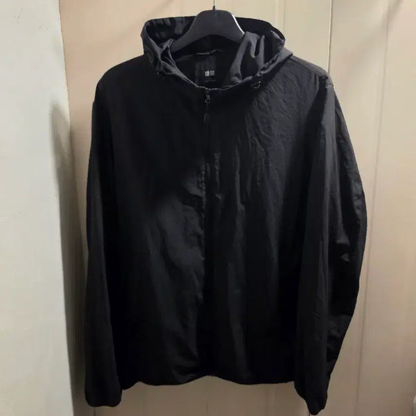 [BUNJANG] Uniqlo Lightweight Hooded Windbreaker Black / XL 유니클로 경량 후드 바람막이 블랙