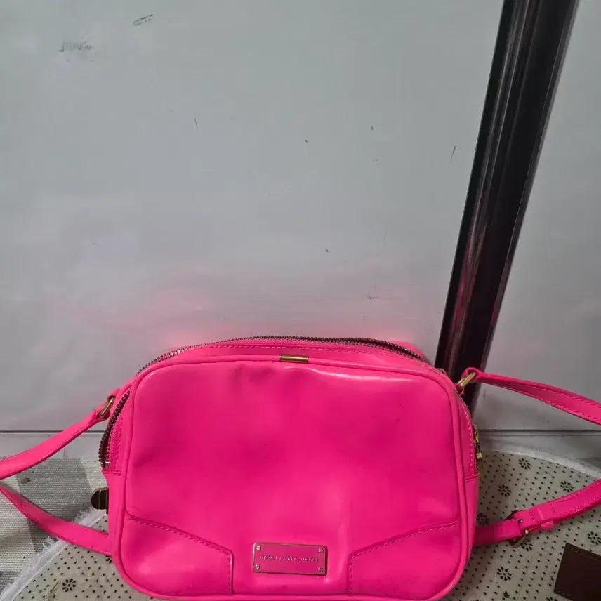 [BUNJANG] Marc Jacobs Shoulder Bag Hot Pink / 마크 제이콥스 숄더백 핫핑크