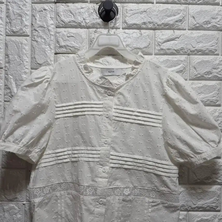 [BUNJANG] SATIN Lace Puff Sleeve Blouse / 샤틴 SATIN 레이스 퍼프 면블라우스