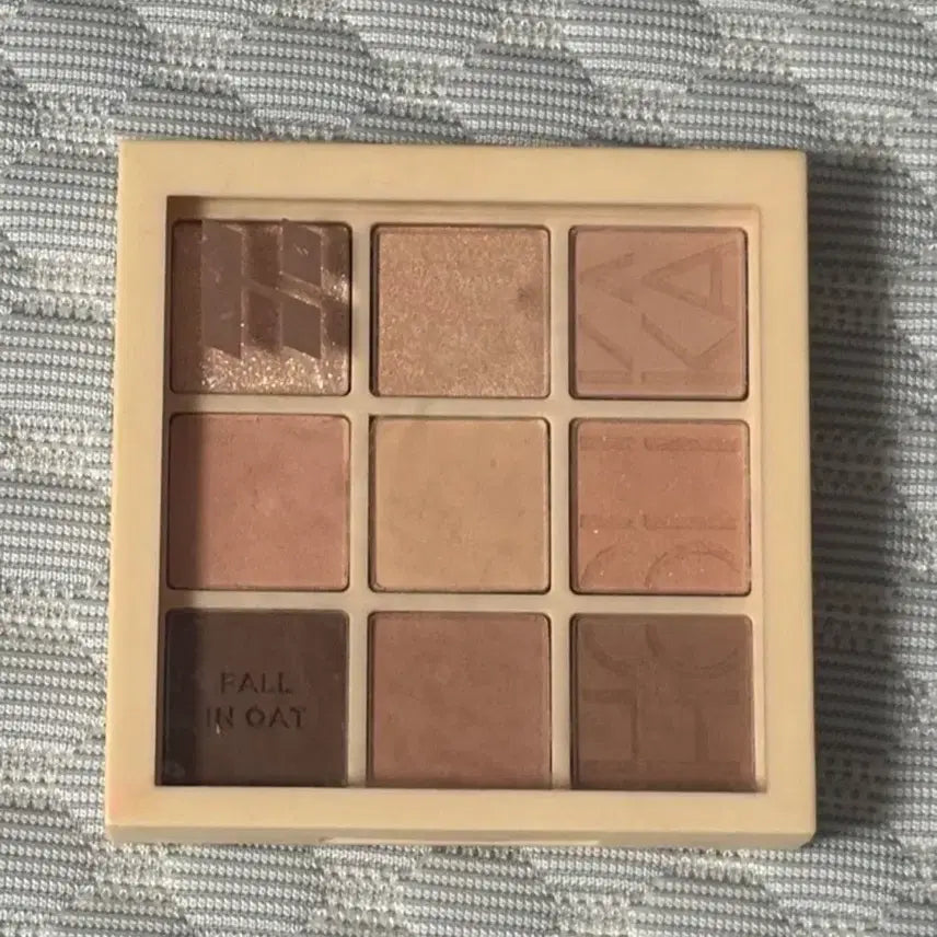 [BUNJANG] Holika Holika Palette Fall in Oat / 홀리카홀리카 팔레트 폴인오트 판매