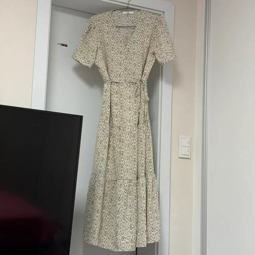 [BUNJANG] Floral Waist Tie Dress - Ivory / 설명필독) 꽃무늬 허리끈 원피스 아이보리 의류재고 재고처리 의류처분 땡처리 옷장정리