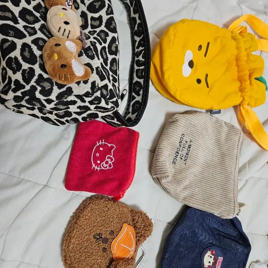 [BUNJANG] Tanning Kitty, Ryan, etc. Pouch Bundle Set / 일괄 태닝 키티 라이언 등 파우치
