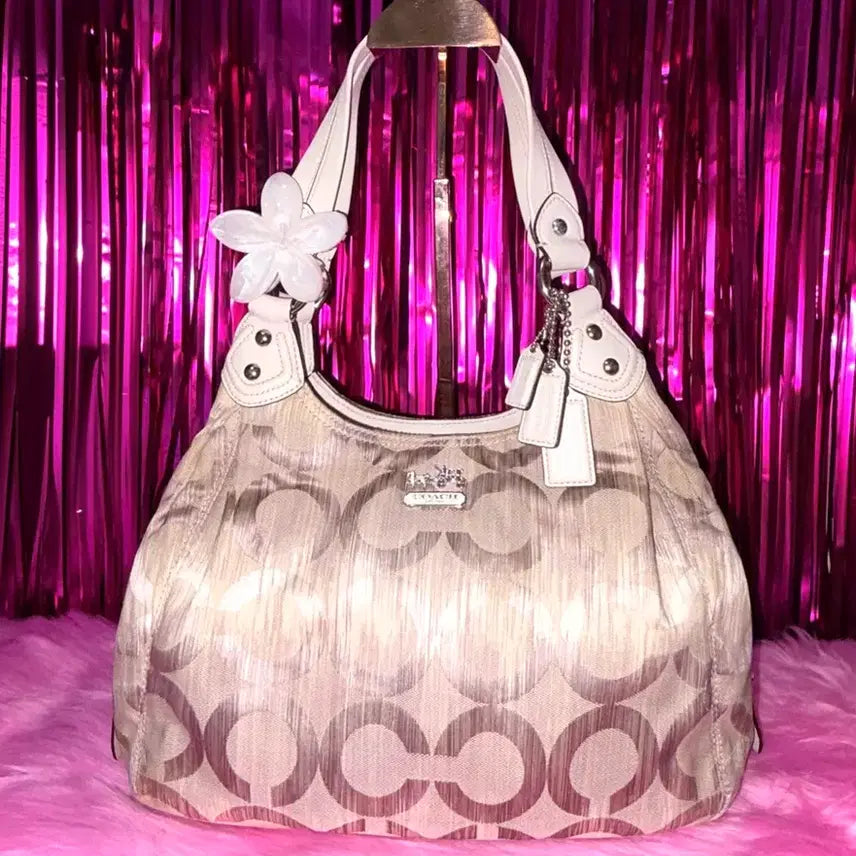 [BUNJANG] Coach Signature Shoulder Hobo Bag White Silver Cream / 여신템) Coach 코치 시그니처 숄더호보백 화이트실버크림