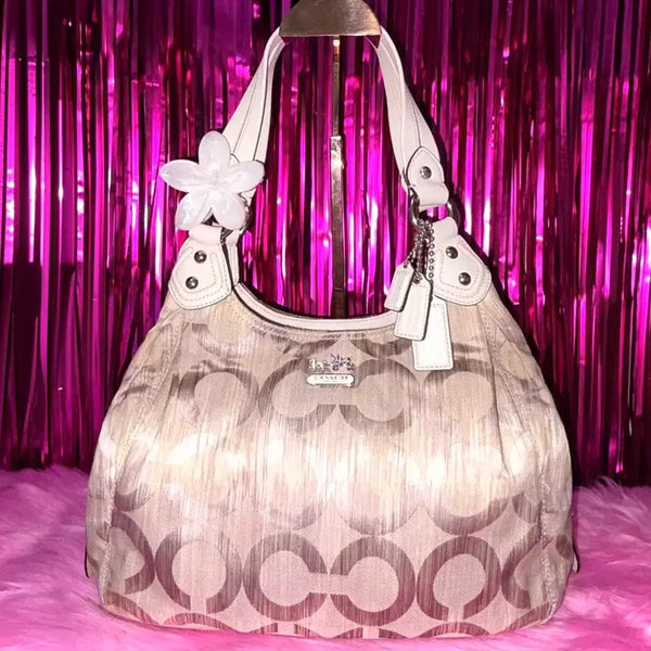 [BUNJANG] Coach Signature Shoulder Hobo Bag White Silver Cream / 여신템) Coach 코치 시그니처 숄더호보백 화이트실버크림