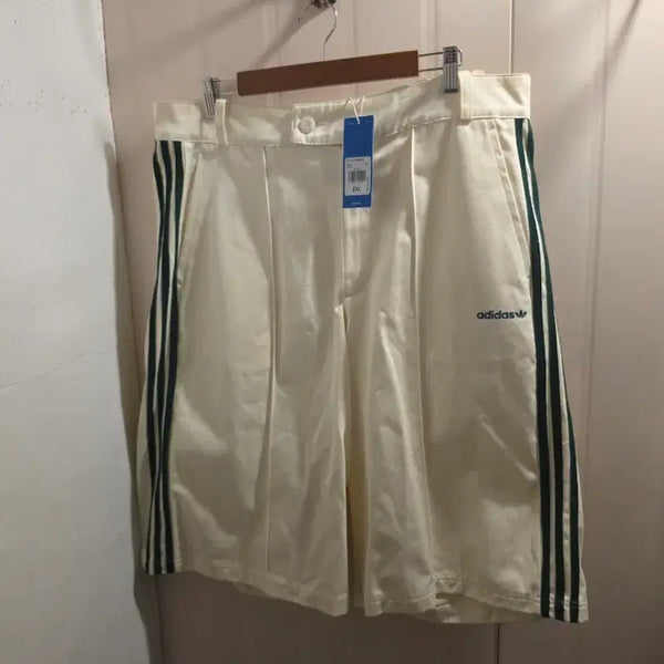 [BUNJANG] Adidas 3-Stripes Bermuda Shorts (38-inch) / 38인치 아디다스 삼선 버뮤다 반바지 새상품