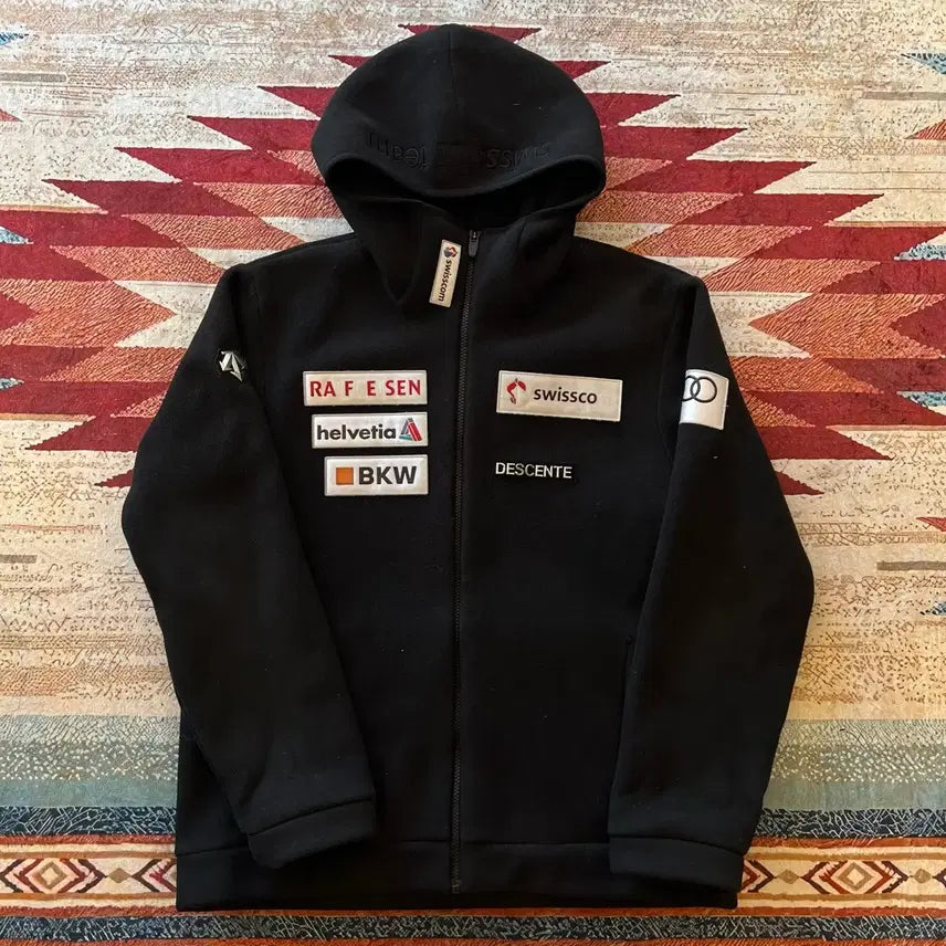 [BUNJANG] Descente Audi Swiss Ski Team Patch Fleece Hoodie Jacket Black 2XL/110 / 데상트 아우디 스위스스키팀 패치 후리스 후드 자켓 [블랙] 2XL/110