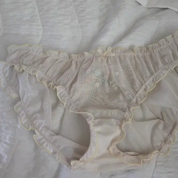 [BUNJANG] Evelyn Lovely Frill Panty / 에블린러블리 프릴 팬티