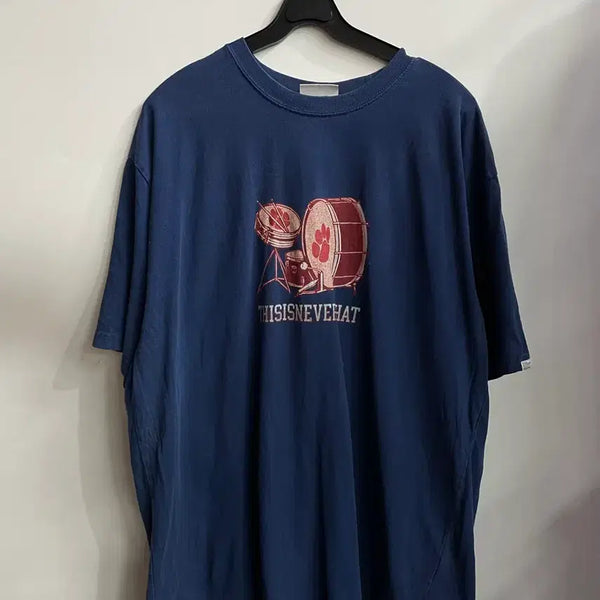 [BUNJANG] thisisneverthat Drum Graphic Oversized Short Sleeve T-Shirt Navy XL / [XL] 디스이즈네버댓 thisisneverthat 드럼 프린팅 반팔 티셔츠 네이비 2.5