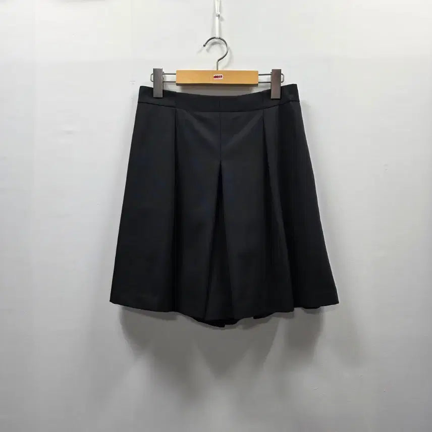 [BUNJANG] TIME 21ss Wide Pleated Culottes / 0815 [타임]TIME 21ss 한섬 와이드 플리츠 숏 팬츠(치마바지)