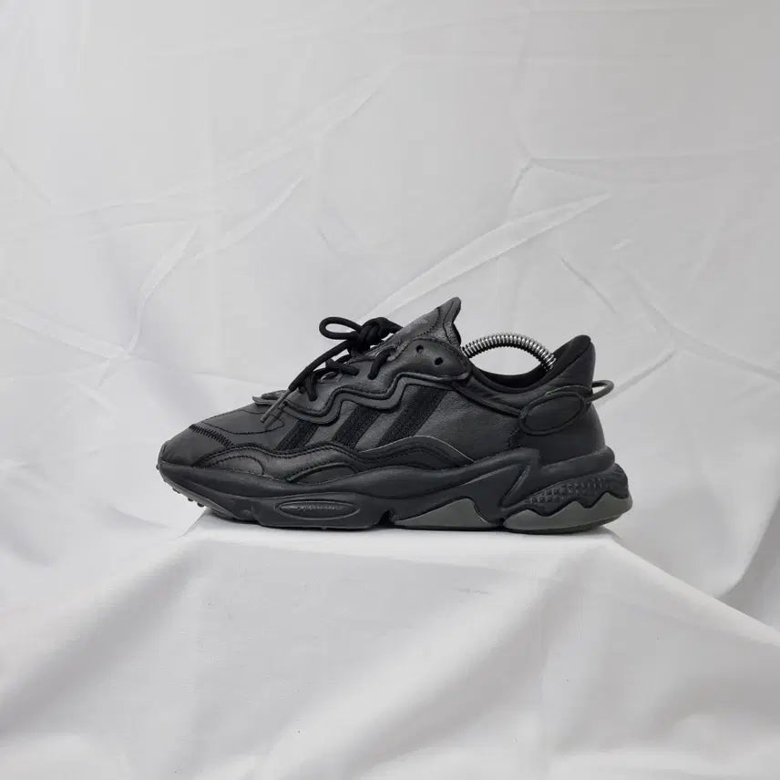 [BUNJANG] Adidas Ozweego Black Sneakers Vintage / 빈티지하서 265 아디다스 오즈위고 블랙 스니커즈