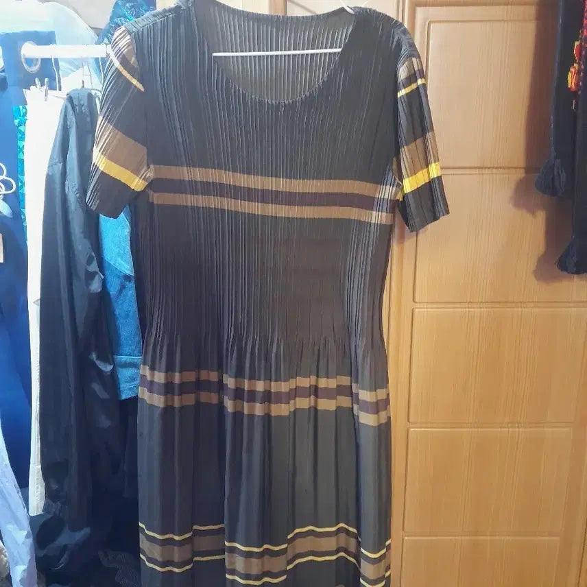 [BUNJANG] Renoma Pleated Dress - Charcoal Stripe (L) / 레노마 플리츠 원피스 L