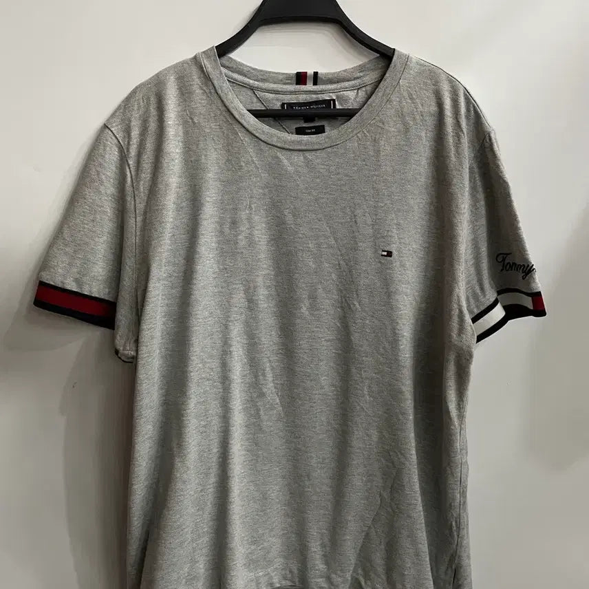 [BUNJANG] Tommy Hilfiger Slim Fit Sleeve Stripe Short Sleeve T-Shirt Grey XXL / [XXL] 타미힐피거 Tommy Hilfiger 슬림핏 소매 스트라이프 반팔 티셔츠 그레이 1.5