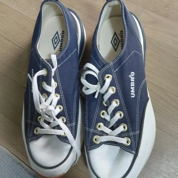 [BUNJANG] Umbro Navy Canvas Sneakers - Size 270 / 엄브로신발270