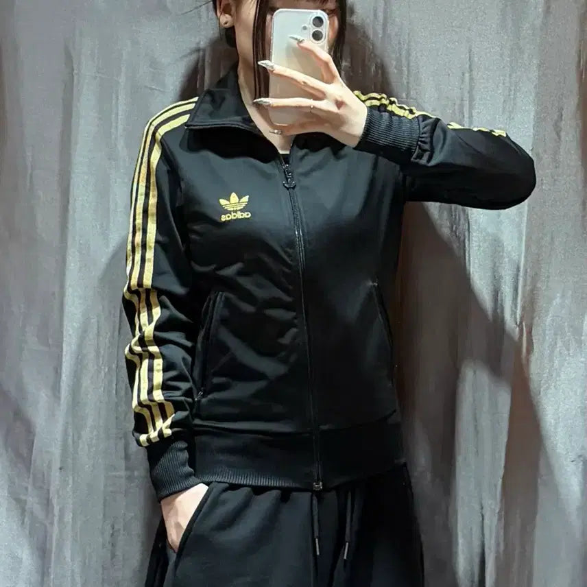 [BUNJANG] Adidas Women's Firebird Big Logo Gold Line Track Top Size S / S 아디다스 우먼스 파이어버드 빅로고 골드 라인 트랙탑
