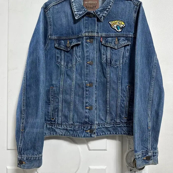 [BUNJANG] Levi's NFL Jacksonville Jaguars Denim Trucker Jacket / 리바이스 NFL 잭슨빌 재규어스 데님 트러커자켓
