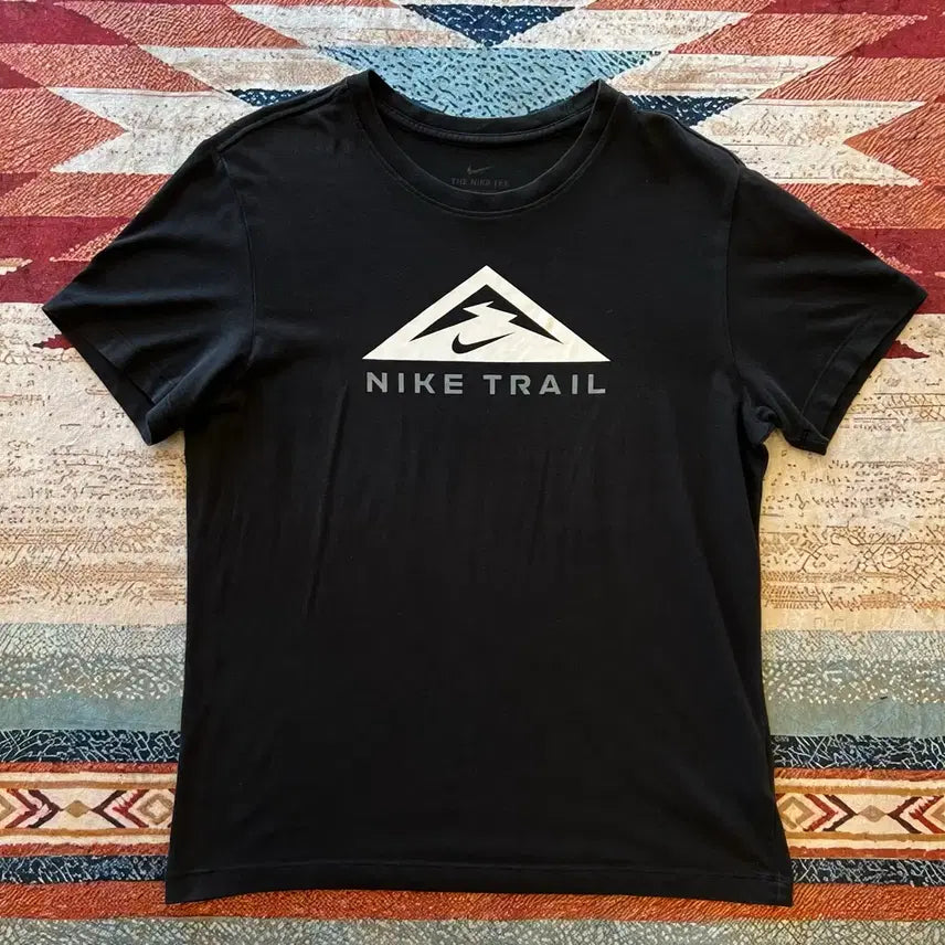 [BUNJANG] Nike Trail Logo Short Sleeve T-Shirt Black S / 나이키 트레일 로고 반팔 티셔츠 [블랙] S/90