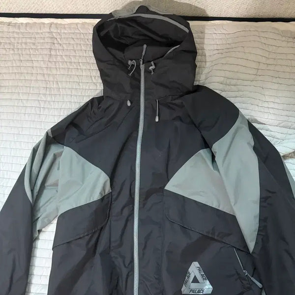 [BUNJANG] Palace P-Tee Jacket Black Metallic 25FW / 팔라스 바람막이 자켓