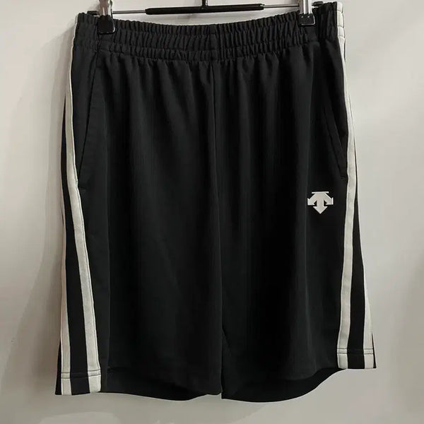 [BUNJANG] Descente Side Line Track Shorts Black / [85/M] 데상트 DESCENTE 사이드 라인 트랙 반바지 블랙 1.5