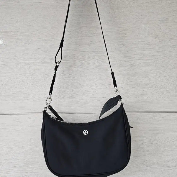 [BUNJANG] Lululemon City Essential Small Shoulder Bag / 룰루레몬 시티 에센셜 스몰 숄더백