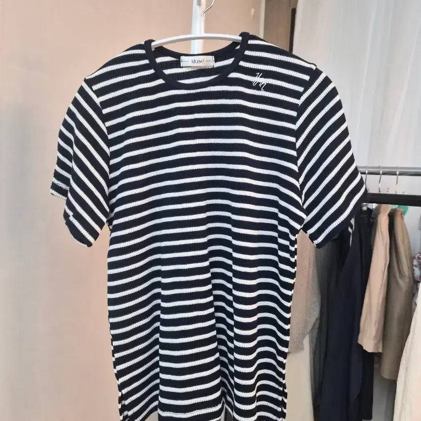 [BUNJANG] Waffle Stripe Short Sleeve T-Shirt with Embroidery / 와플 스트라이프 반팔티 자수 포인트