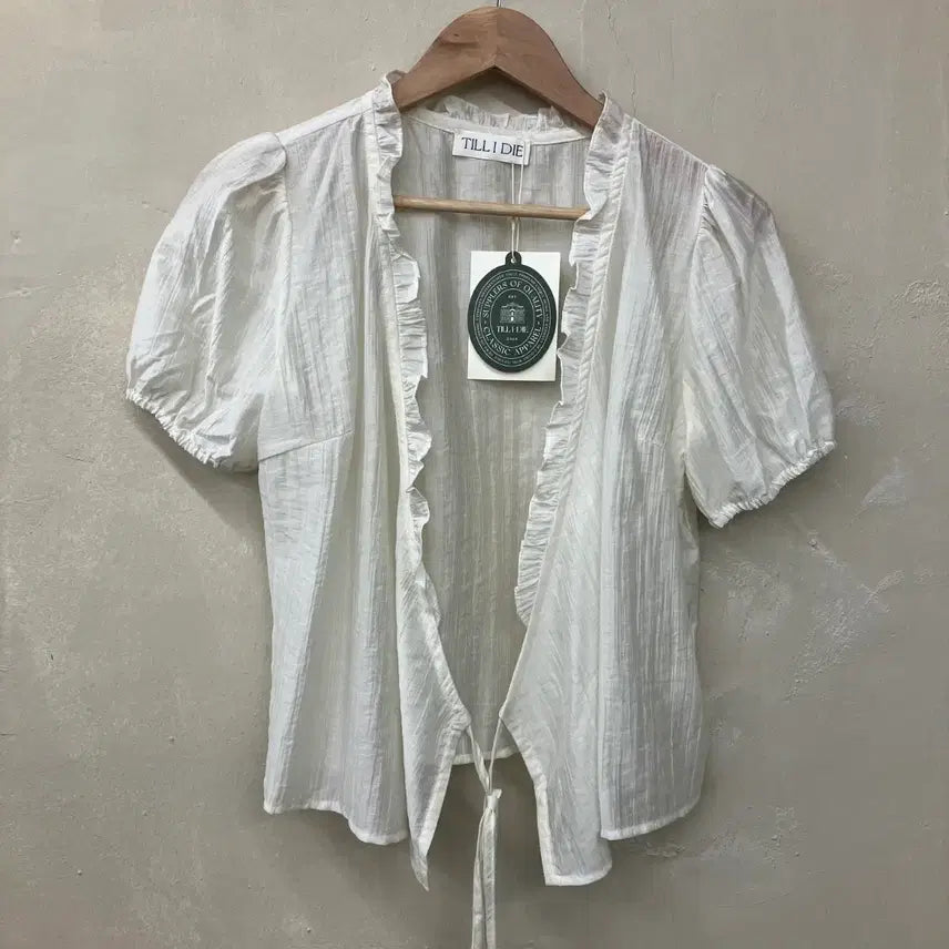 [BUNJANG] Til A Dye Frill Wrap Short Sleeve Blouse - White / 틸아이다이 프릴 랩 반팔 블라우스 화이트