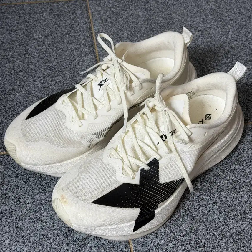 [BUNJANG] XTEP 2000KM 5.0 PRO Running Shoes (Size 260) / (260) XTEP 2000KM 5.0 PRO 러닝화