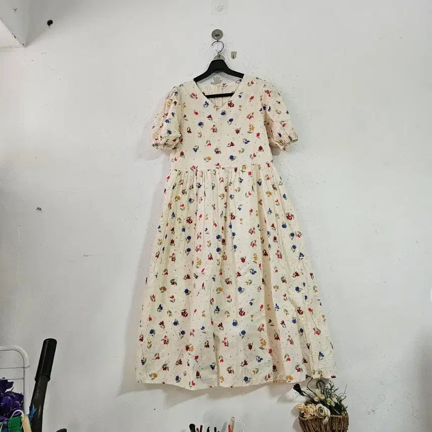 [BUNJANG] Floral V-Neck Puff Sleeve Maxi Dress - Ivory / 플로럴 원피스 아이보리55