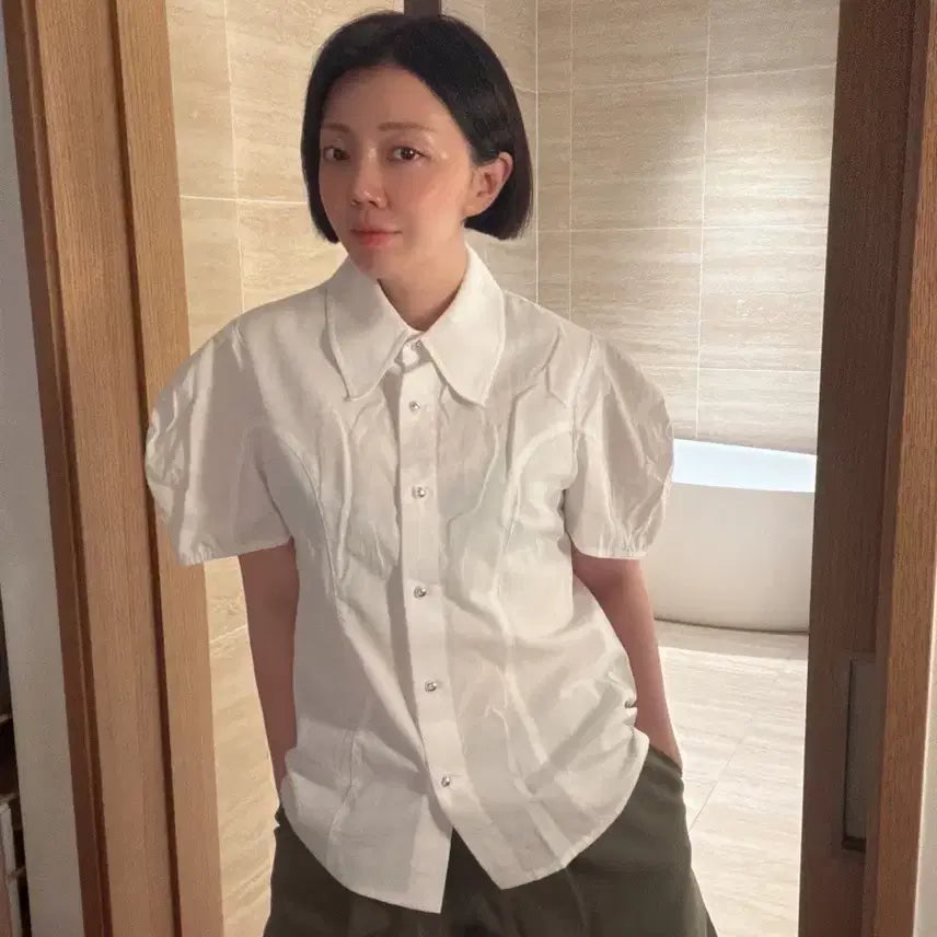 [BUNJANG] JS New York Style Voluminous Sleeve Blouse / js뉴욕스타일세일(당일발송)카라 라인 볼륨소매 포인트 블라우스(완전예쁨)