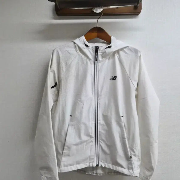 [BUNJANG] New Balance Running Windbreaker Jacket Size L / L) 뉴발란스 러닝 바람막이 팝니다
