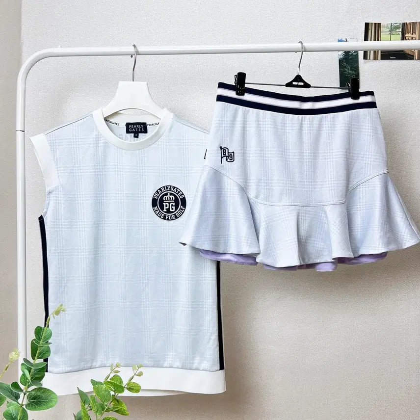 [BUNJANG] 2023 Master - Sleeveless Top & Skirt Set / 파리게이츠 민소매,스커트 상하의 세트