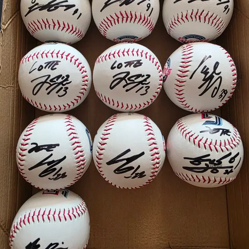 [BUNJANG] Lotte Giants Autographed Baseball Set / 롯데자이언츠 싸인볼 판매