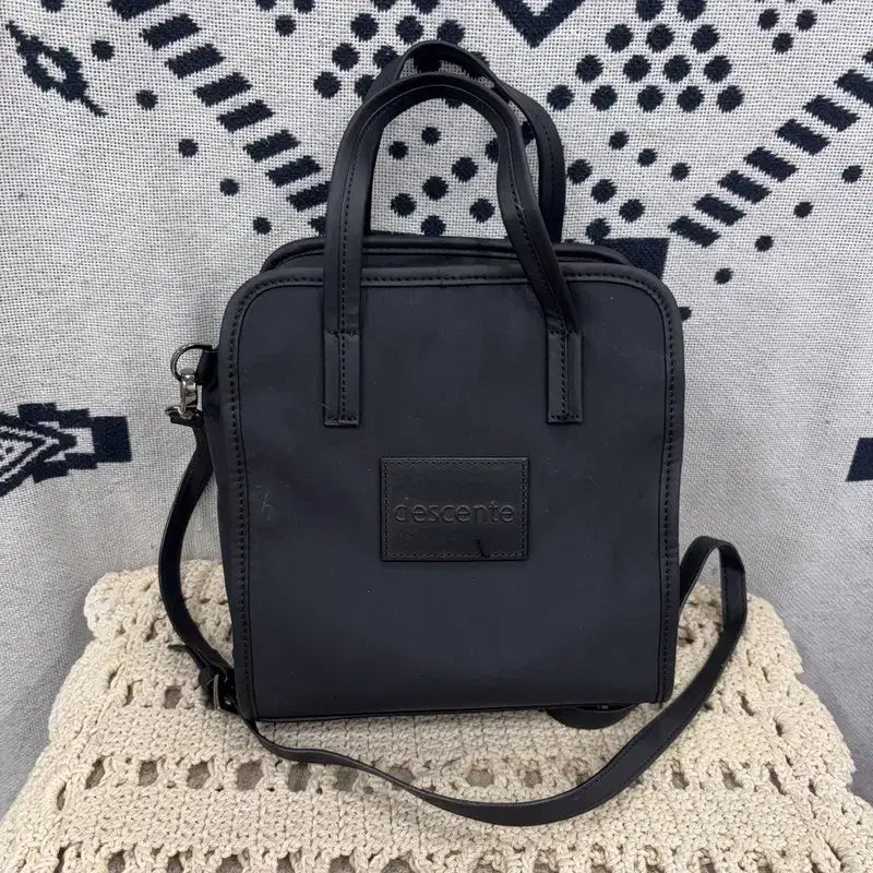 [BUNJANG] Descente Golf Leather Patch Messenger Crossbody Bag / [F] 데상트 골프 레더패치 메신저 크로스백 가방