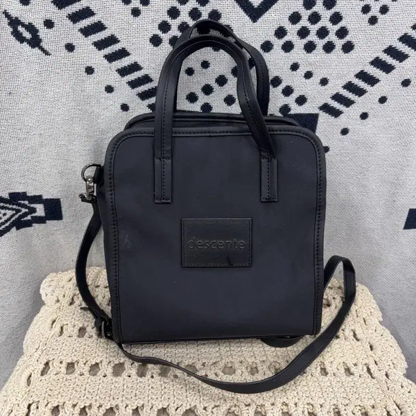 [BUNJANG] Descente Golf Leather Patch Messenger Crossbody Bag / [F] 데상트 골프 레더패치 메신저 크로스백 가방
