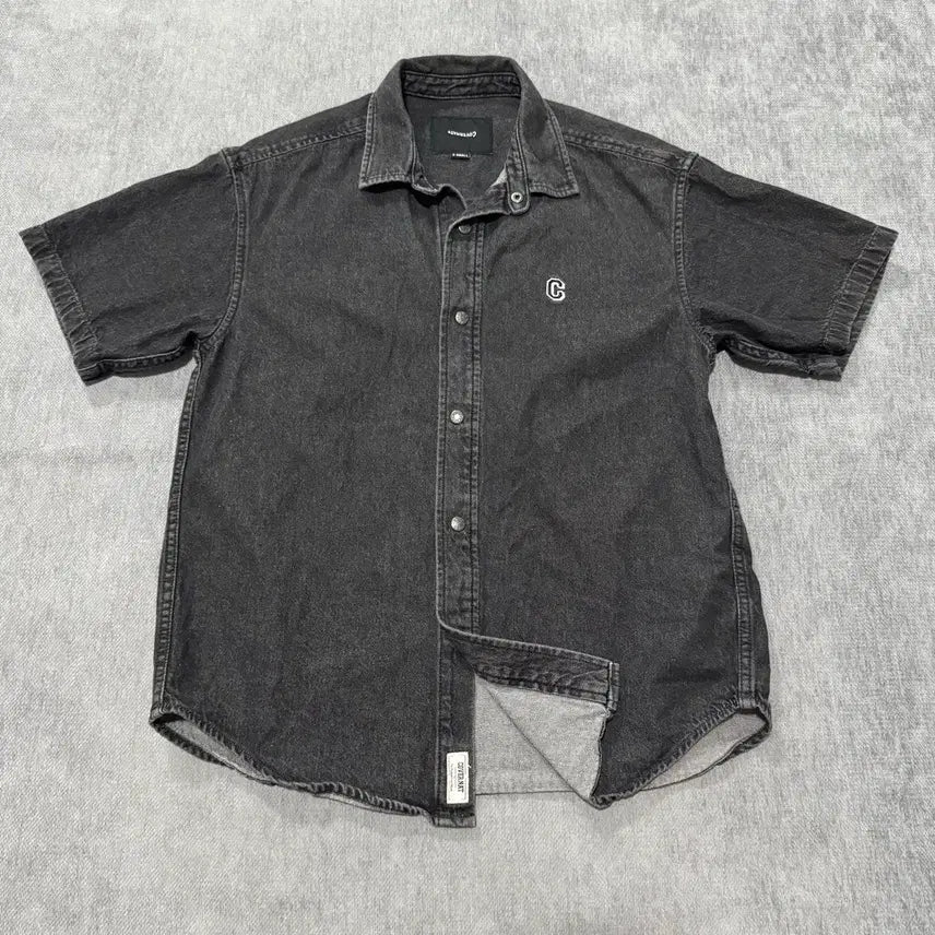 [BUNJANG] Covernat Denim Short Sleeve Shirt XS Black / Xs 커버낫 데님 반팔 셔츠 흑청