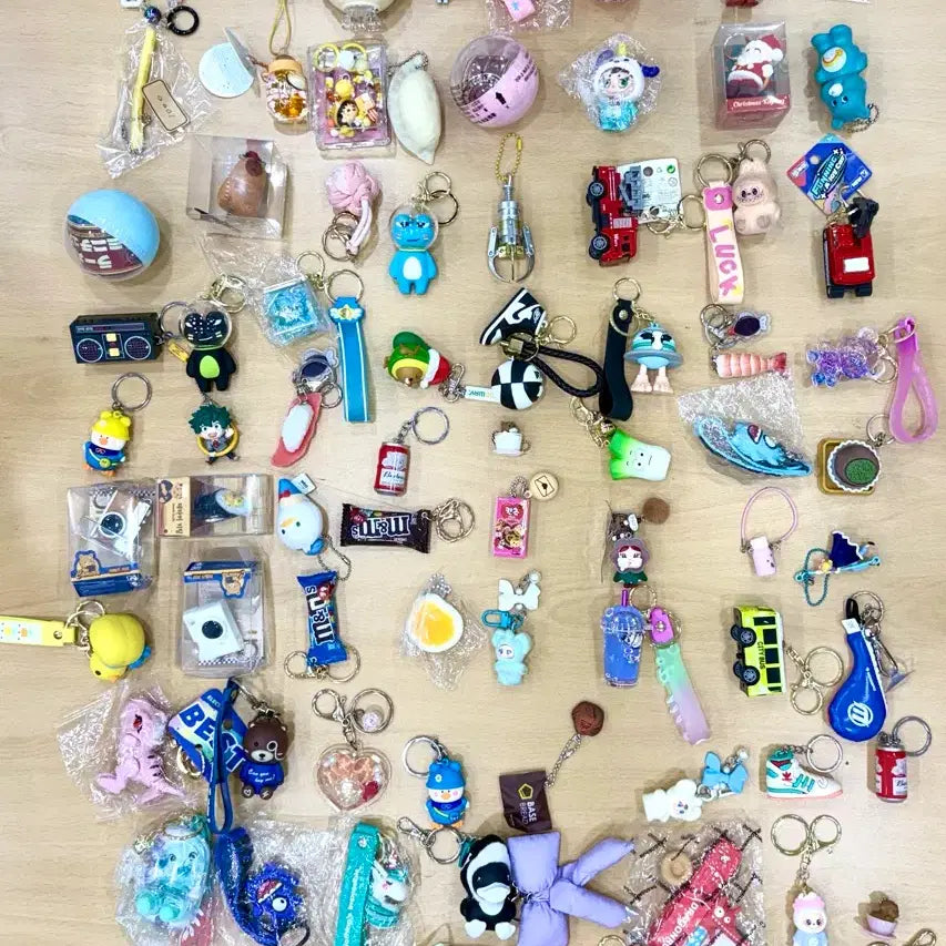 [BUNJANG] Assorted Character Miniatures Gachapon Keyrings Bundle Set / fiure miniature캐릭터 인형뽑기피규어가챠미니어쳐처키링gatcha keyring모음(일괄)