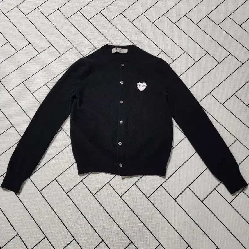 [BUNJANG] Comme des Garçons White Emblem Cardigan / 여성꼼대가르송화이트와펜가디건