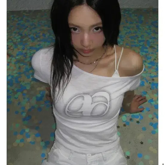 [BUNJANG] AZON Kiki Slim Fit T-Shirt White / 애즈온 키키 슬림 티 화이트