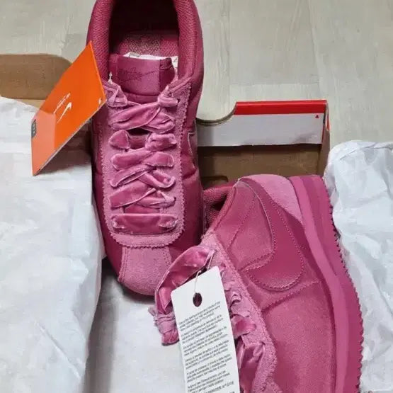 [BUNJANG] Nike Cortez Sweetheart Velvet Shoes (Size 235 / 240) / (매장 정품 새제품) W 코르테즈 벨벳 스위트비트 (사이즈 235 / 240)