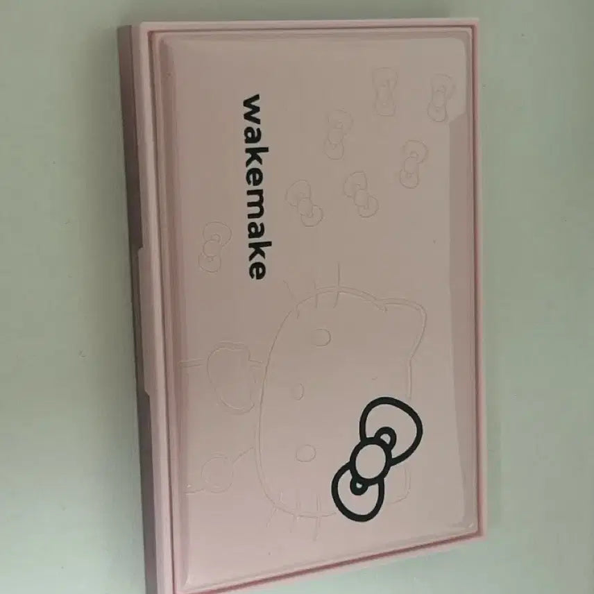 [BUNJANG] WakeMake x Hello Kitty Palette 29 Soy Pink Blurring / 웨이크메이크  키티 팔레트 29 소이 핑크 블러링