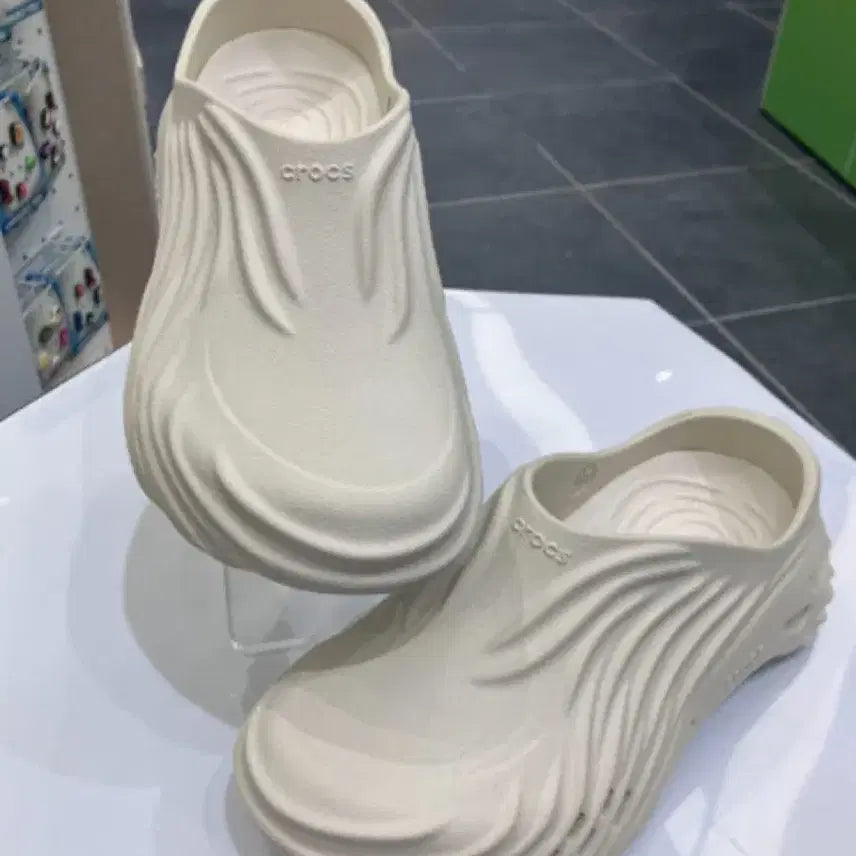 [BUNJANG] Crocs Echo Wave Clog Bone Size 250 / 크록스 에코 웨이브 클로그 본 250