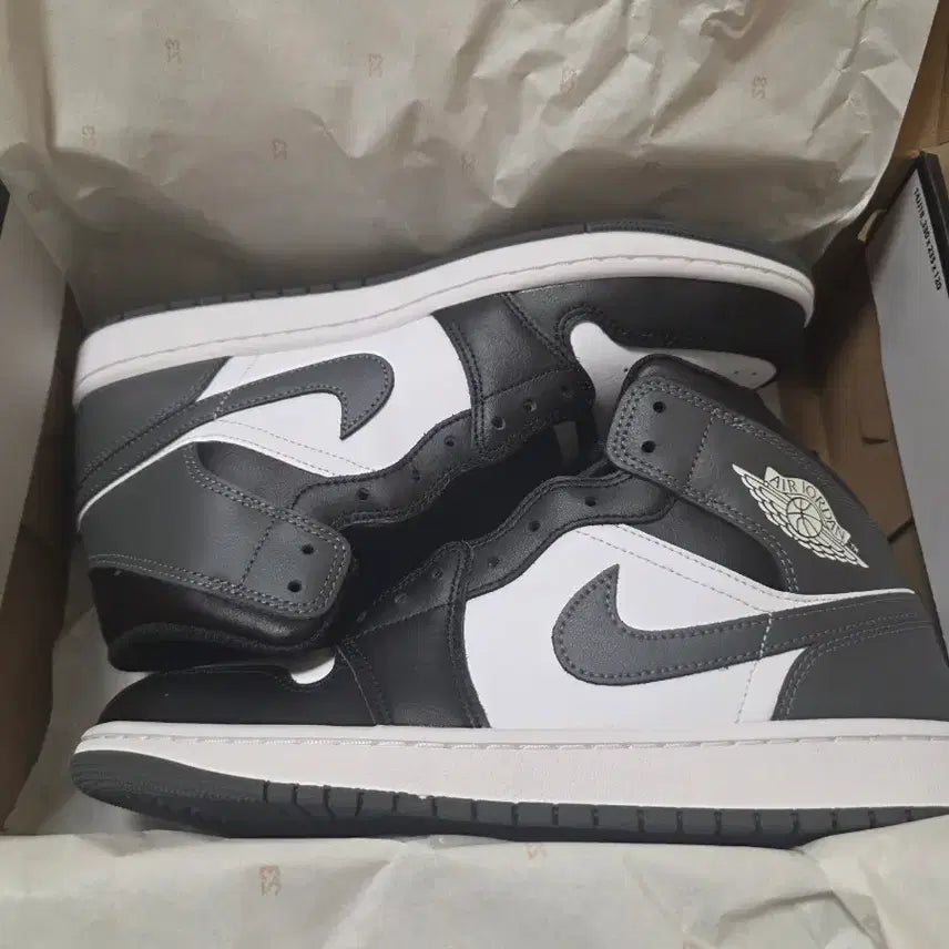 [BUNJANG] Nike Air Jordan 1 Black White Sneakers / 나이키 에어조던1 블랙화이트 새상품 팝니다