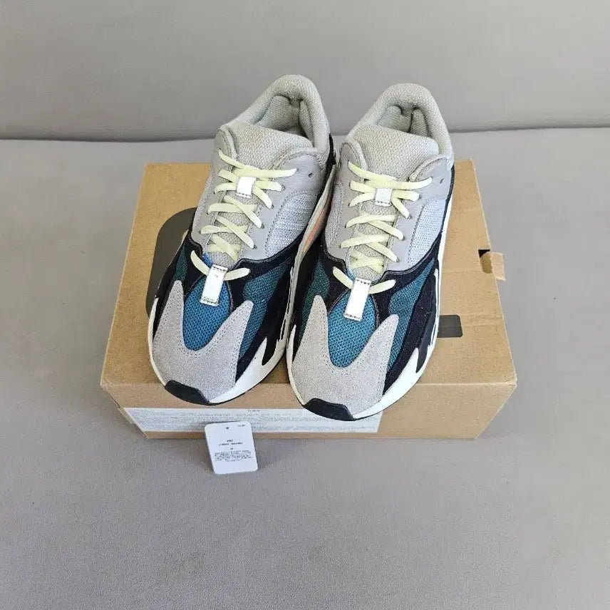 [BUNJANG] Adidas Yeezy Boost 700 Wave Runner Solid Grey / [255]이지부스트 700 웨이브러너 솔리드 그레이 웨이브 러너