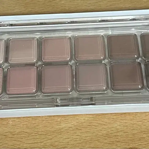 [BUNJANG] Clio Pro Eye Palette Air No. 8 Latte is Senior / 클리오 프로 아이 팔레트 에어 8호 라떼는 선임