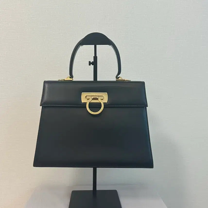 [BUNJANG] Salvatore Ferragamo Black Gancini Top Handle Bag / 페라가모 블랙 간치니 탑핸들백 차정원백 켈리백